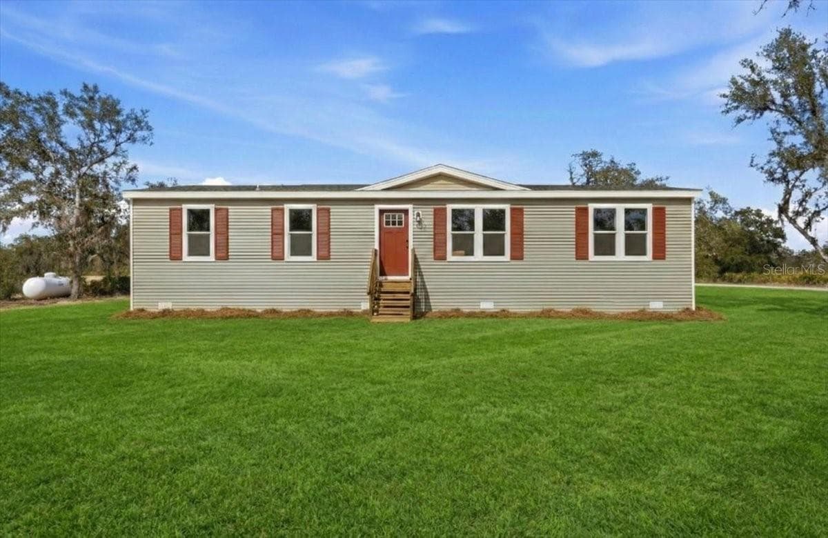 Manufactured Home at 4510 CROWS BLUFF AVE, LAKE WALES, photo 7 of 35