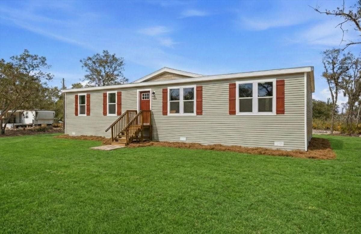 Manufactured Home at 4510 CROWS BLUFF AVE, LAKE WALES, photo 6 of 35