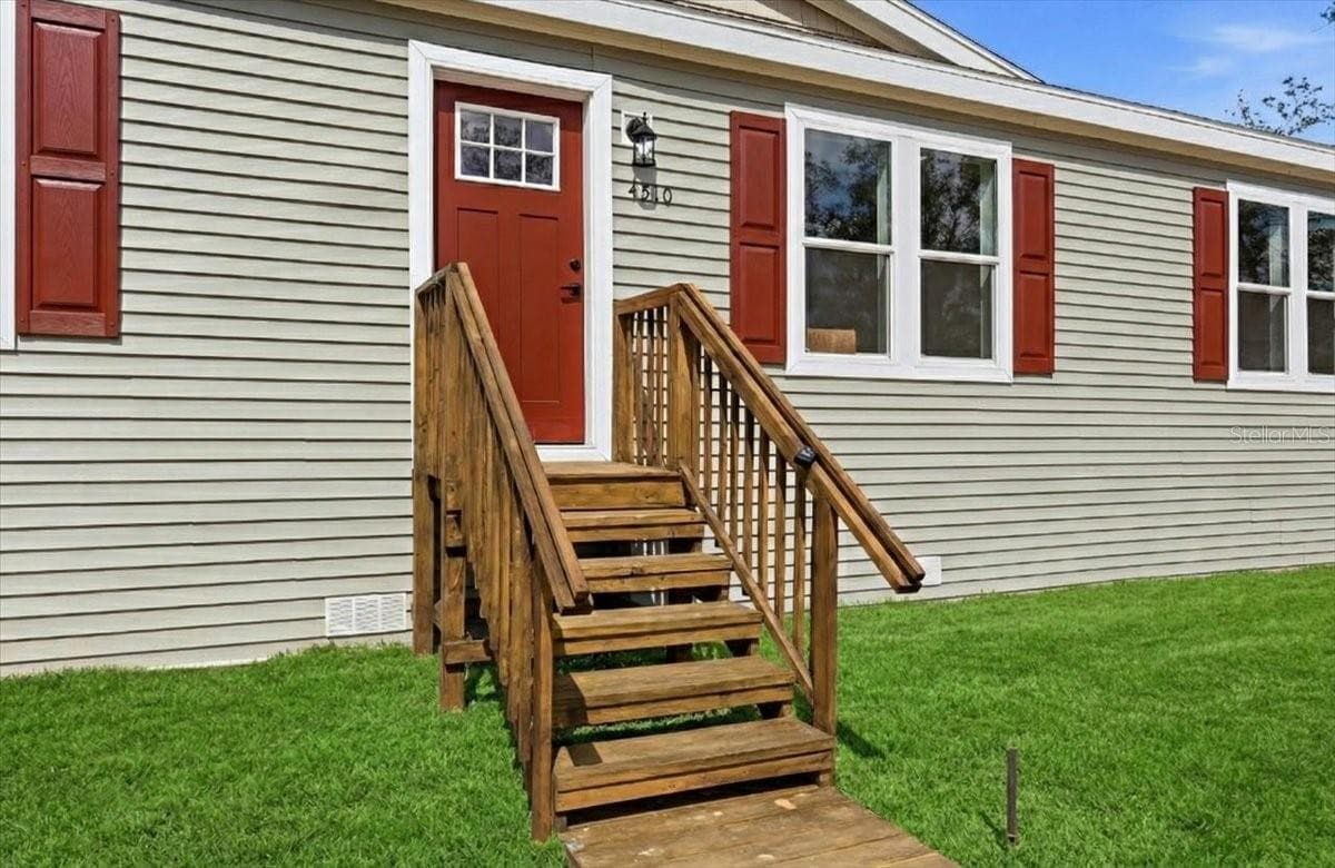 Manufactured Home at 4510 CROWS BLUFF AVE, LAKE WALES, photo 16 of 35