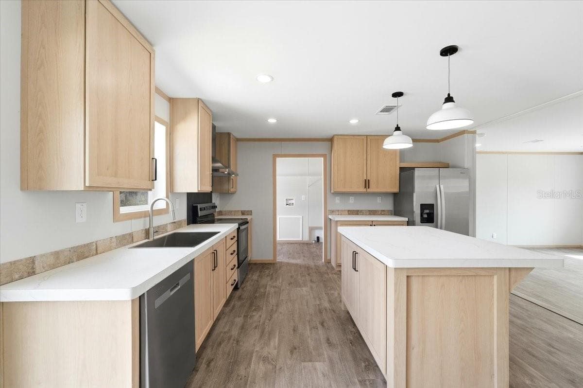 Manufactured Home at 4510 CROWS BLUFF AVE, LAKE WALES, photo 19 of 35
