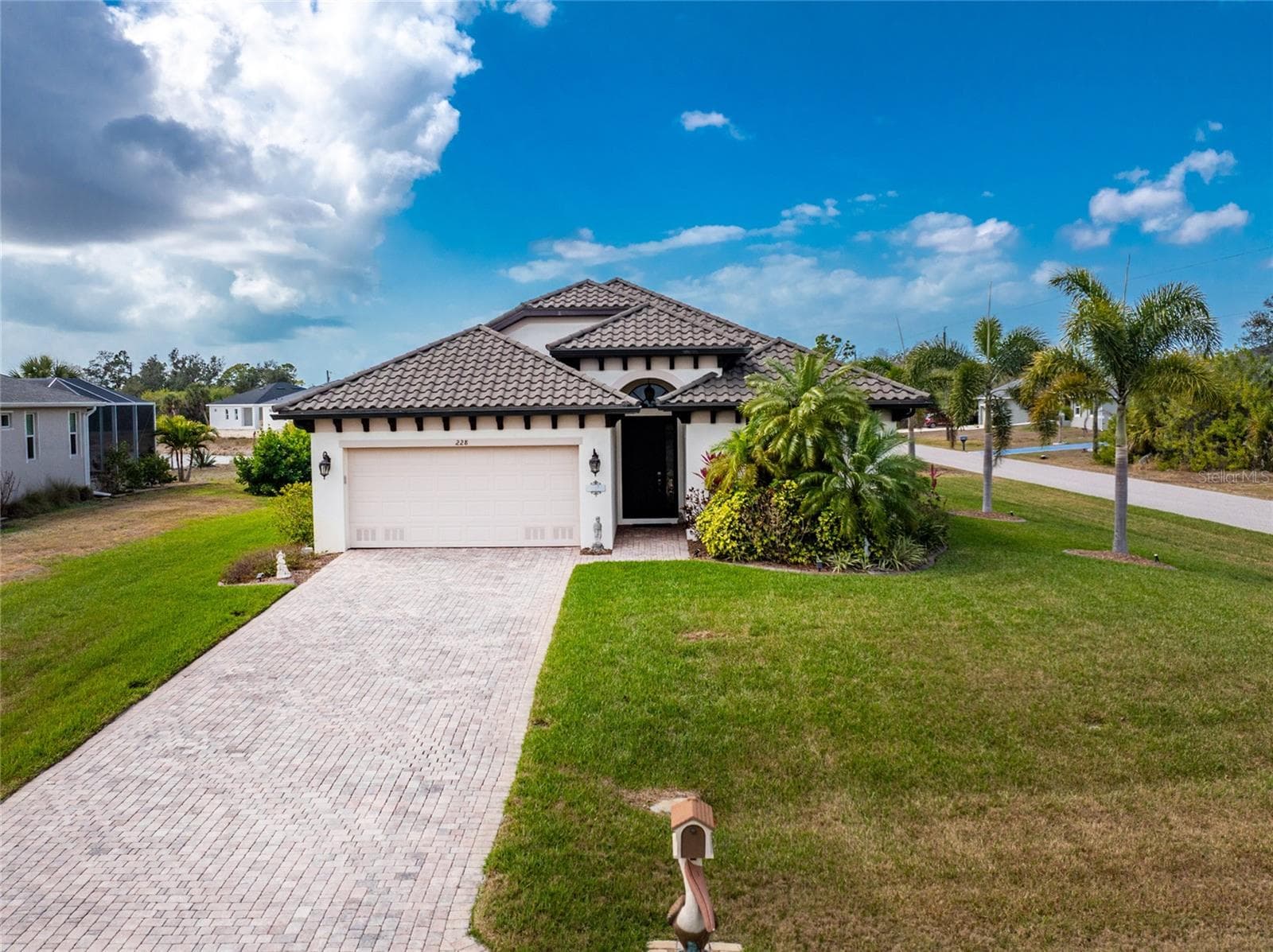 228 ANTILLA DR