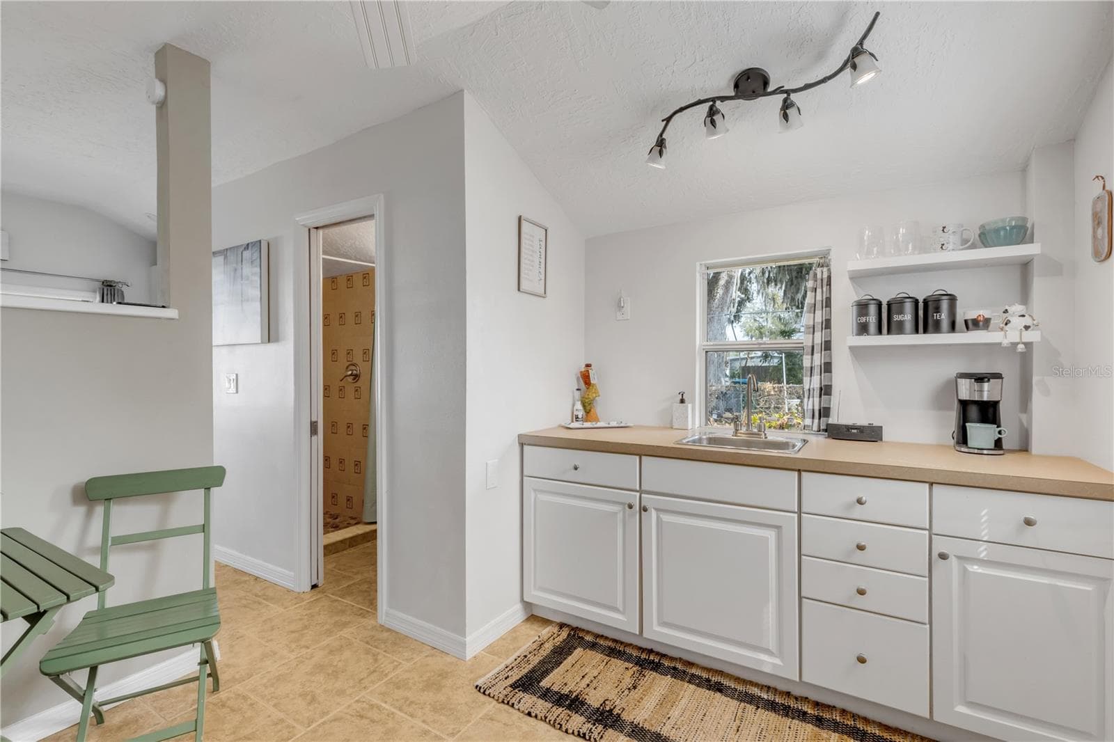 Guest Suite Kitchen - 201 GARY AVE, OAK HILL