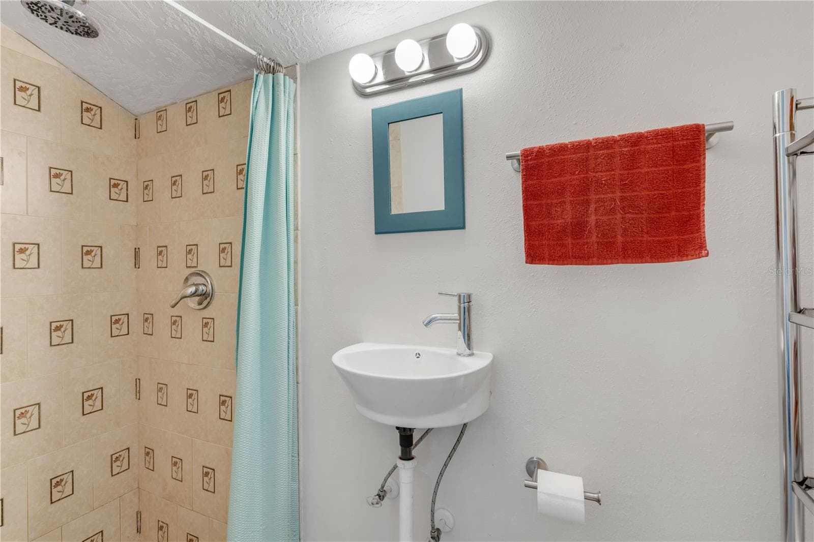 Guest Suite Bath - 201 GARY AVE, OAK HILL