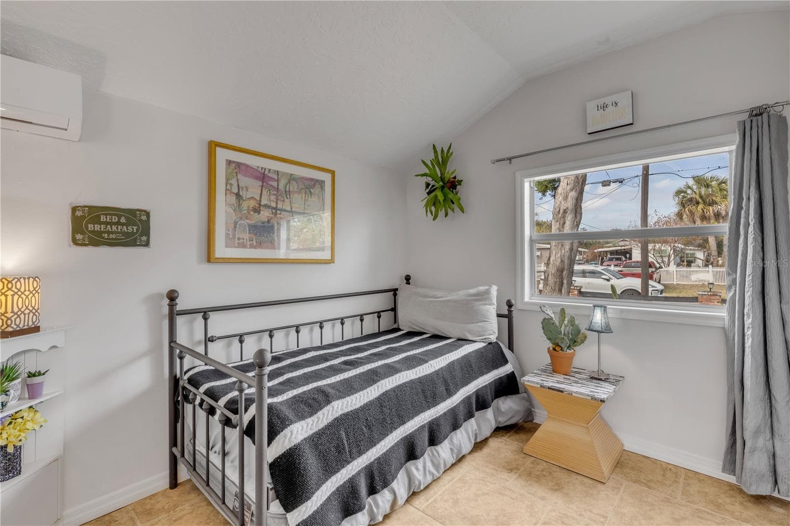 Guest Suite Bedroom - 201 GARY AVE, OAK HILL