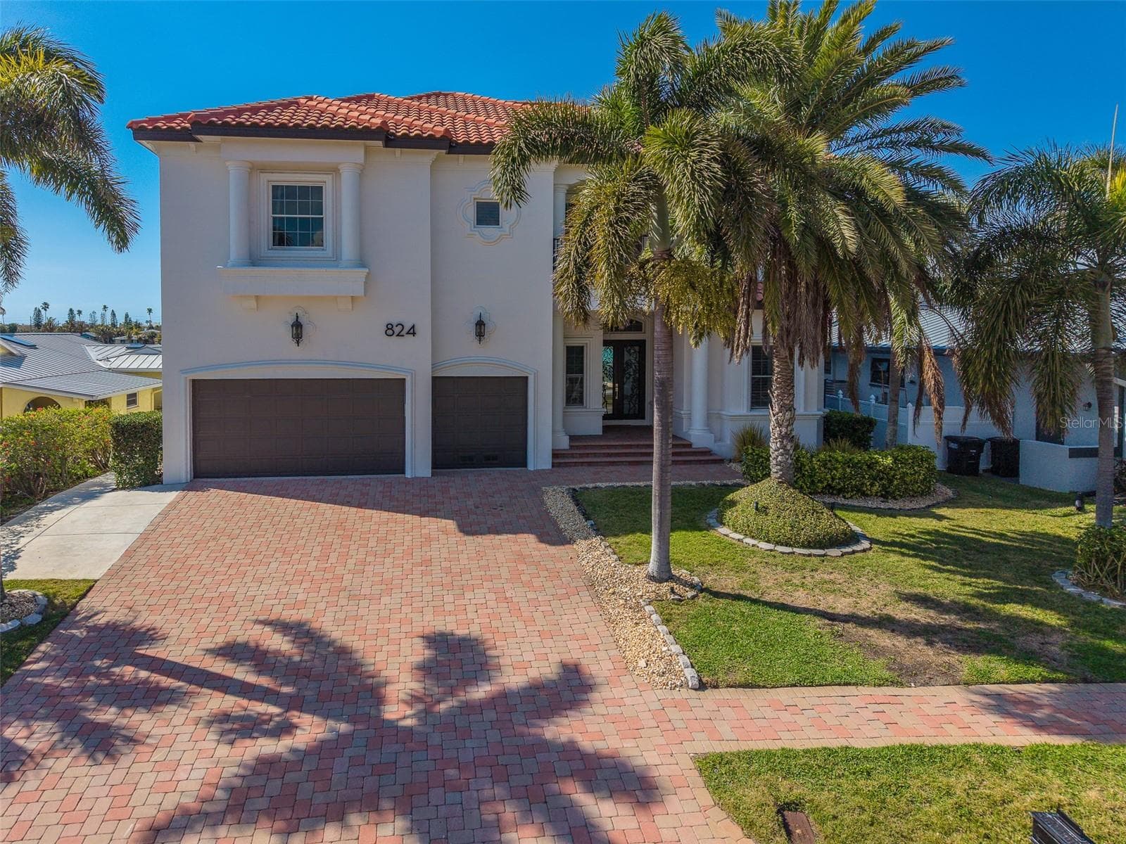 824 ISLAND WAY