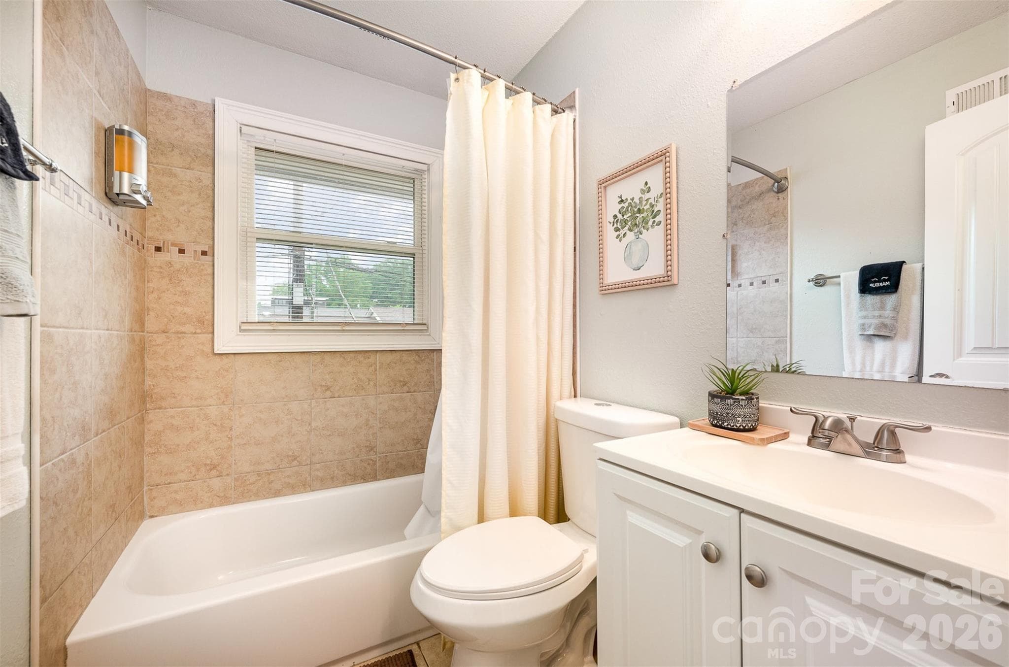 Condominium at 1512 Seigle Avenue, Charlotte, photo 3 of 13