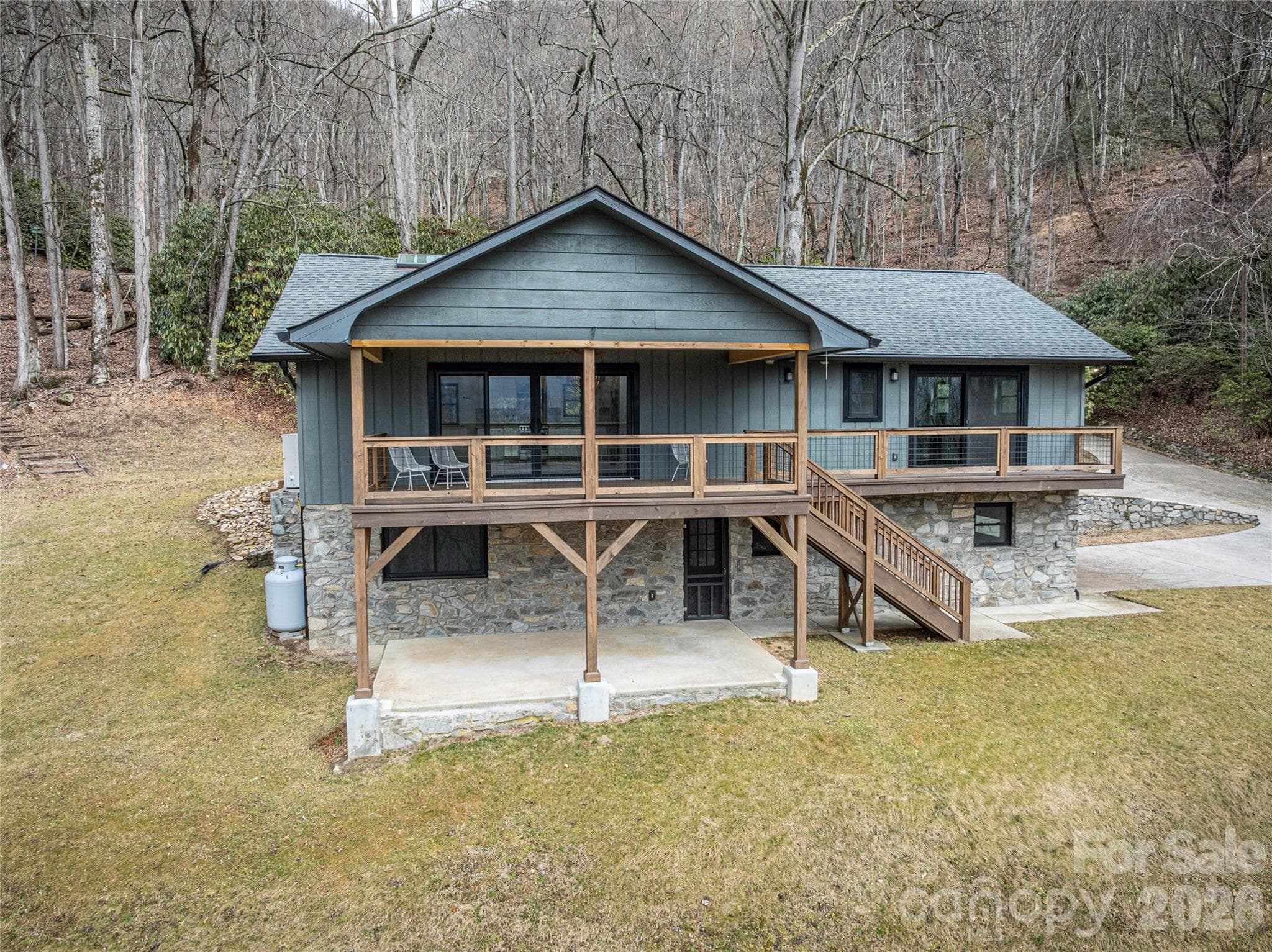 Beautifully renovated mountain retreat on 1.63 private acres. - Waynesville