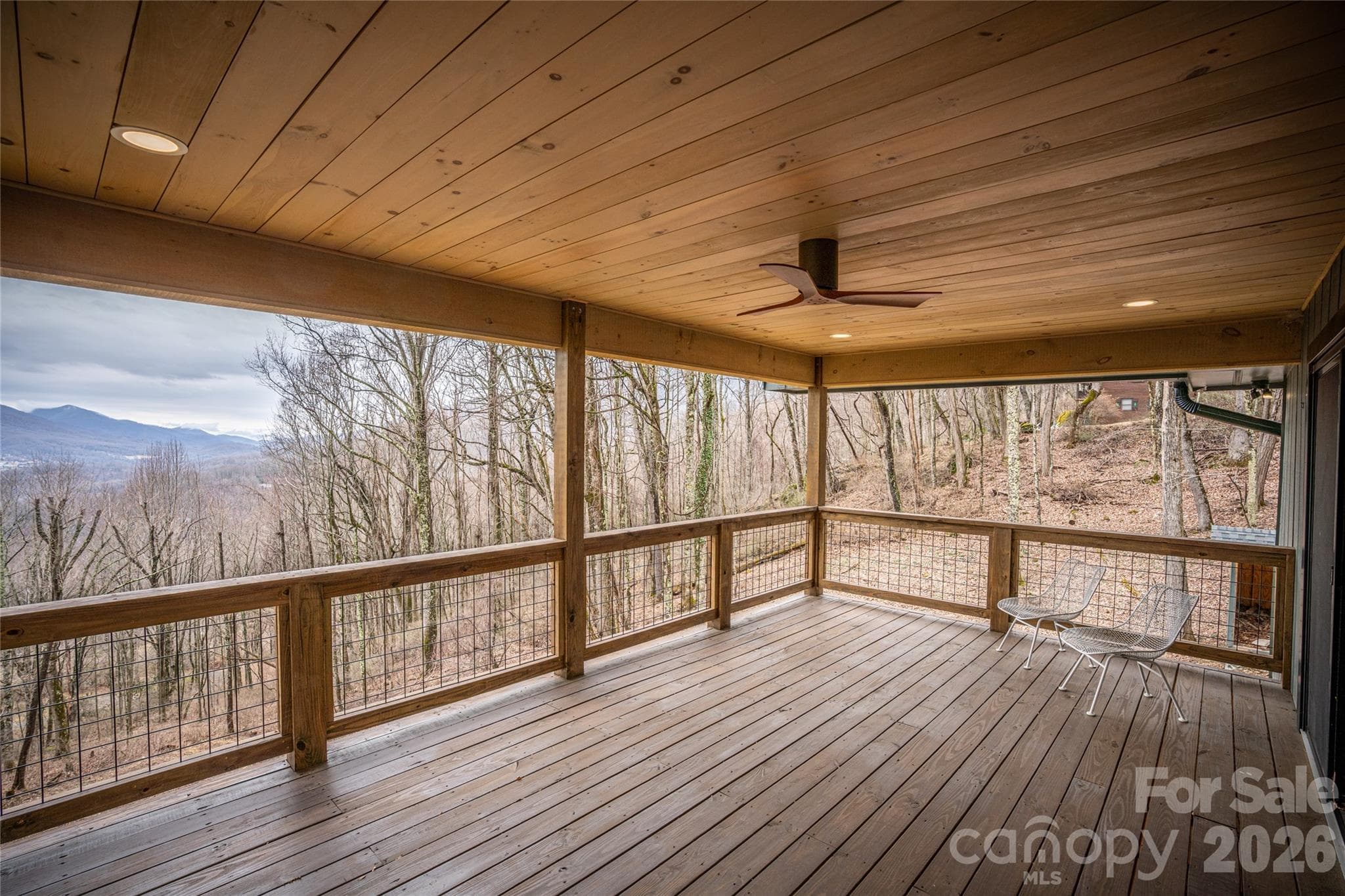 Breaktaking views on all sides of the covered deack - Waynesville