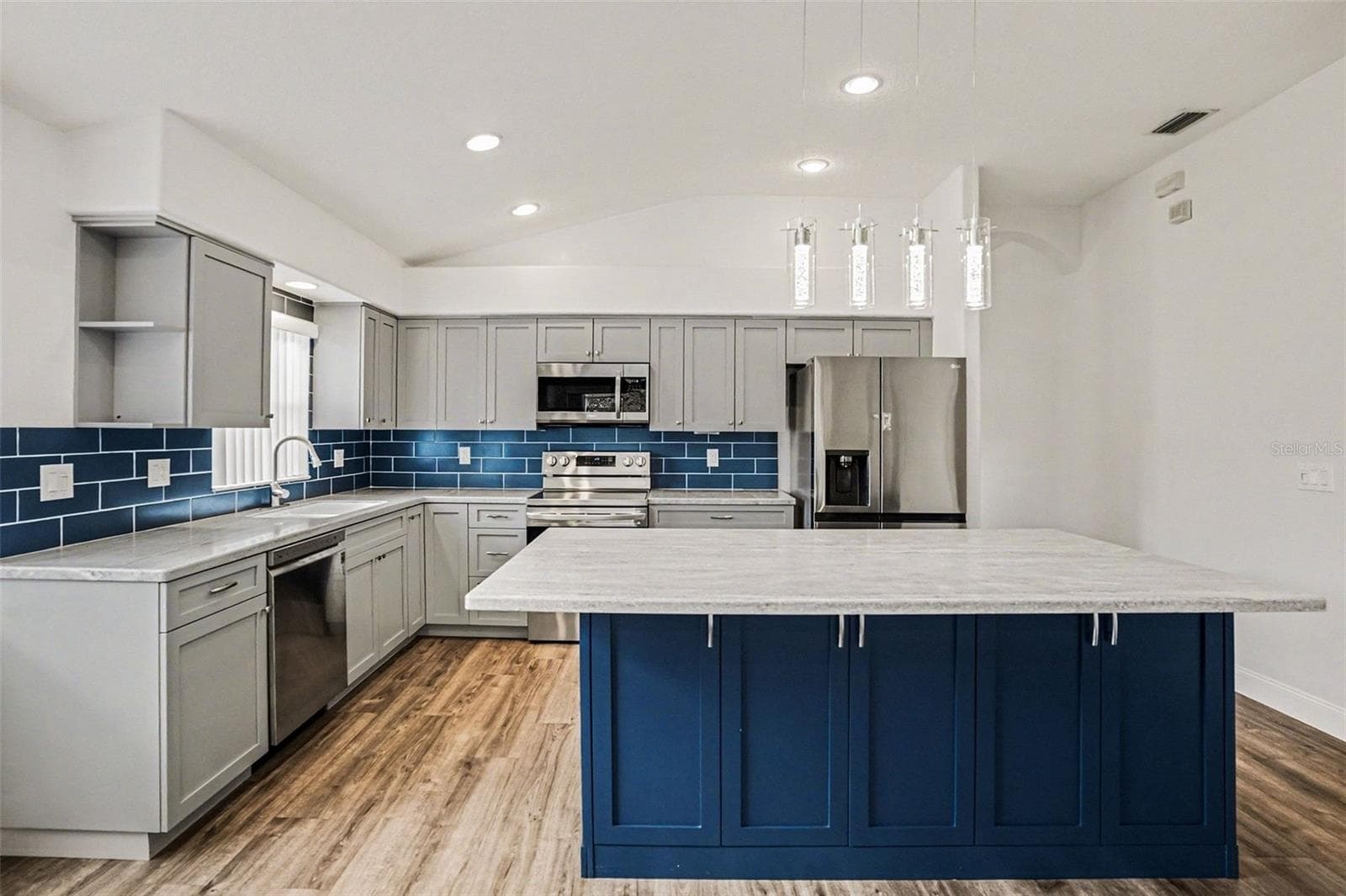 Single Family Residence at 9524 ROLLING CIR, SAN ANTONIO, photo 9 of 33