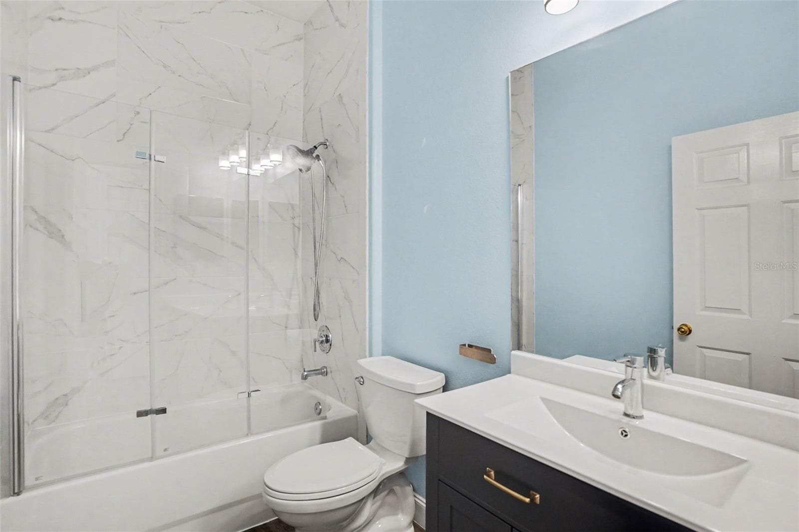 Guest Bath - 9524 ROLLING CIR, SAN ANTONIO