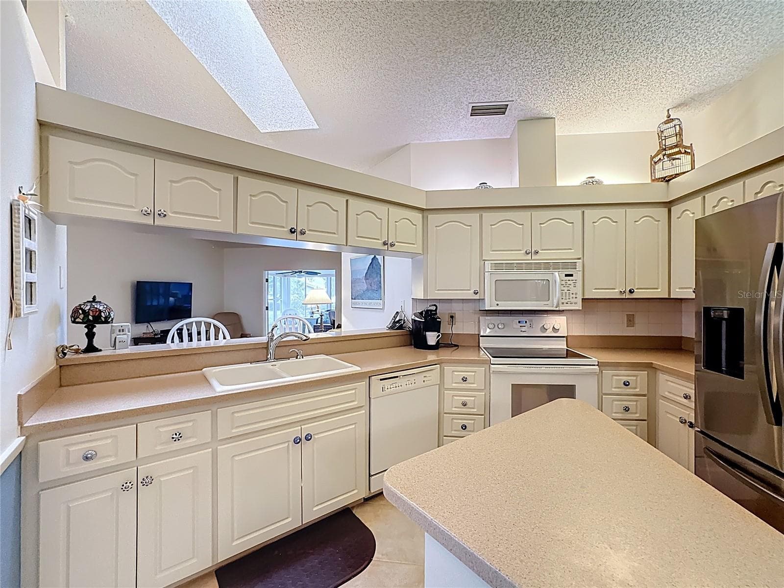 Pass through and breakfast bar. - 5611 GARDEN LAKES DR, BRADENTON