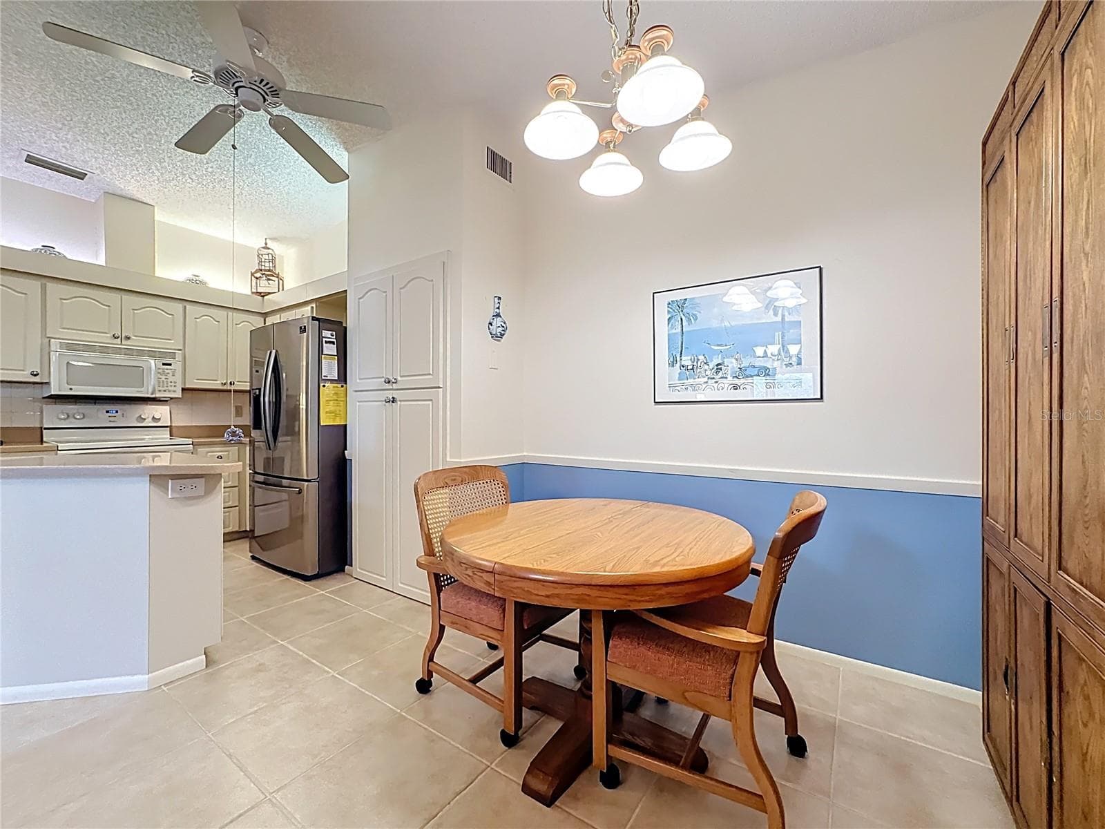 Dinette area looking into kitchen. - 5611 GARDEN LAKES DR, BRADENTON