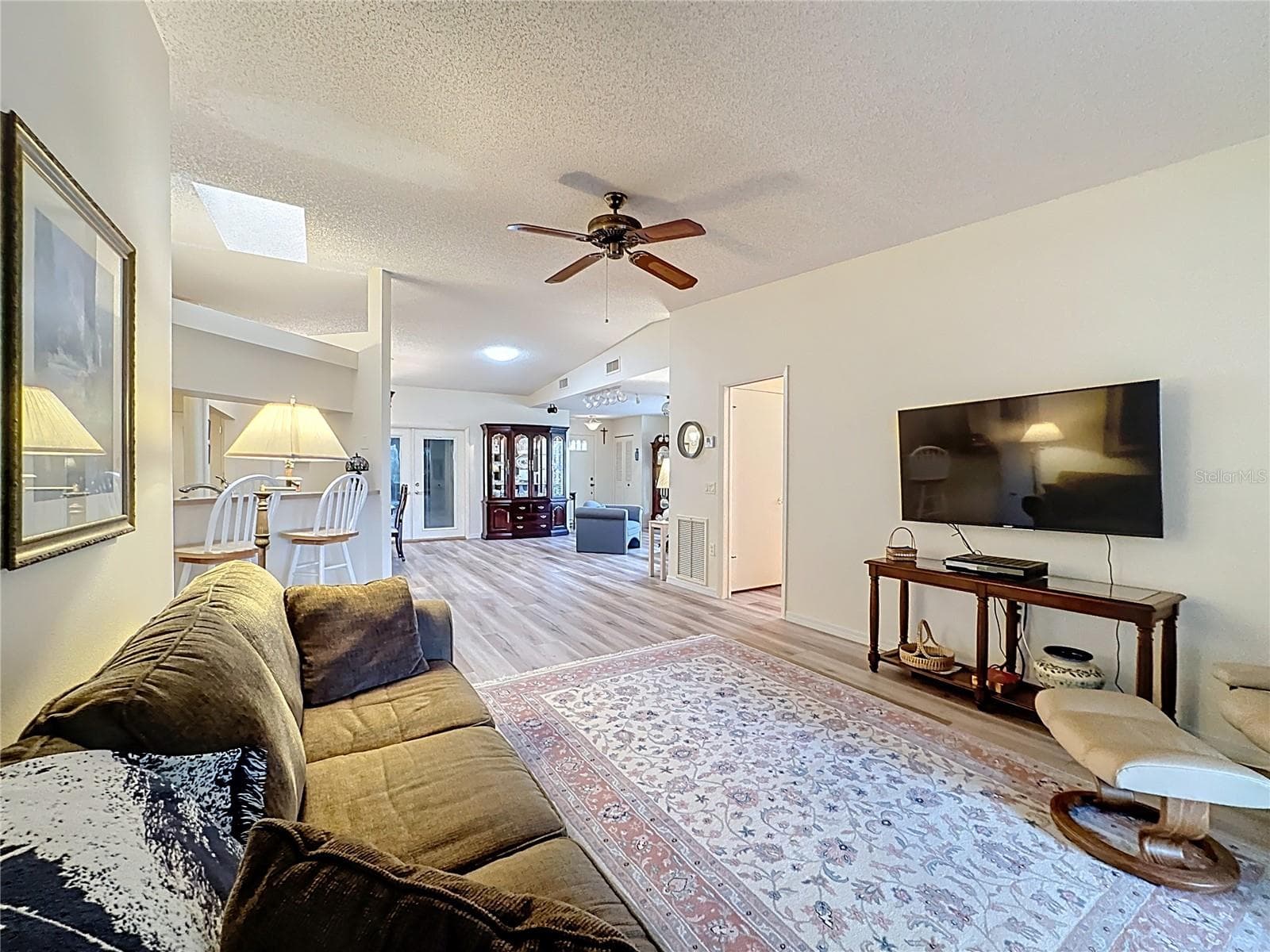 Family room and door to the right leading into guest ensuite. - 5611 GARDEN LAKES DR, BRADENTON