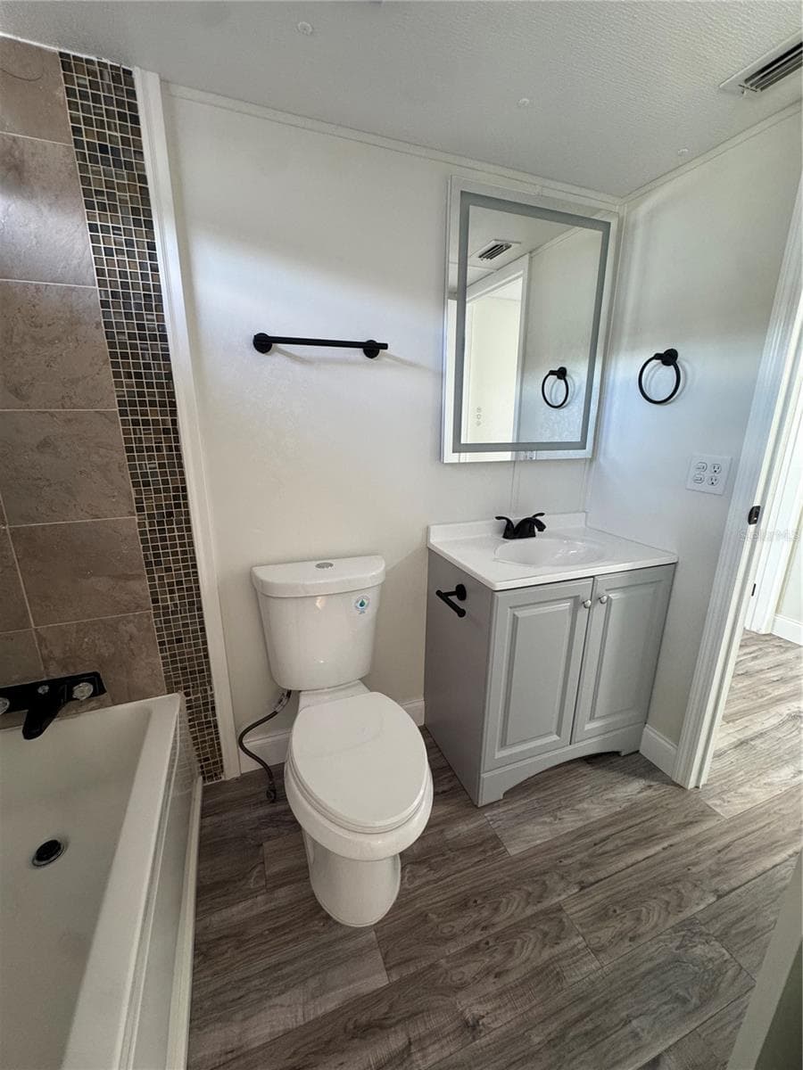 Manufactured Home at 5035 SOUTHSHORE DR, POLK CITY, photo 23 of 34