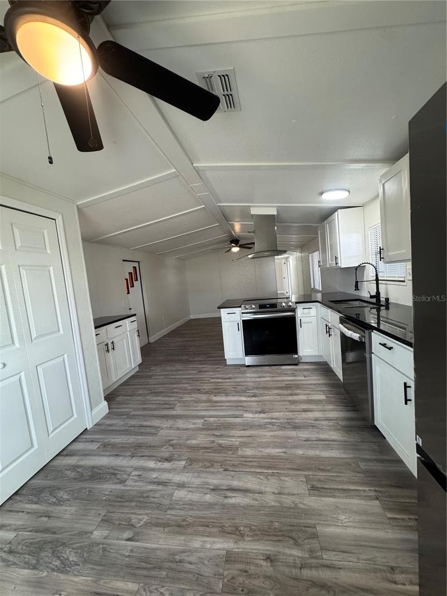 Manufactured Home at 5035 SOUTHSHORE DR, POLK CITY, photo 13 of 34