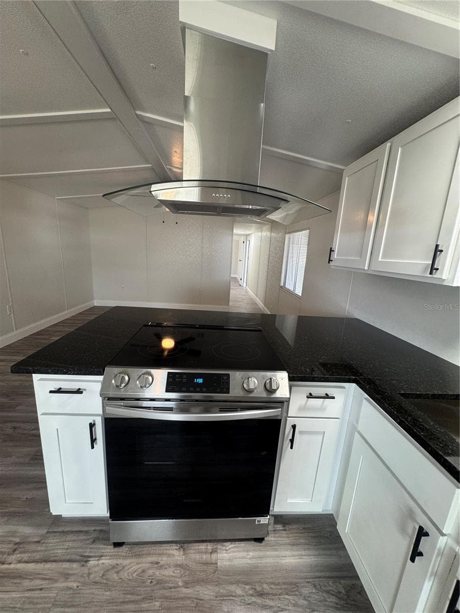 Manufactured Home at 5035 SOUTHSHORE DR, POLK CITY, photo 11 of 34