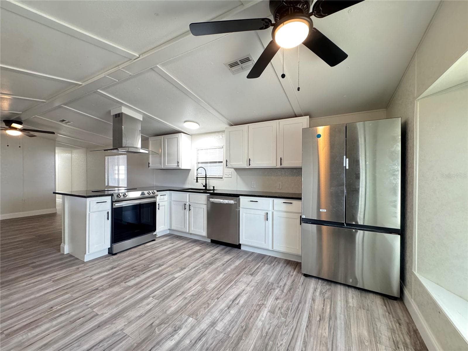 Manufactured Home at 5035 SOUTHSHORE DR, POLK CITY, photo 10 of 34