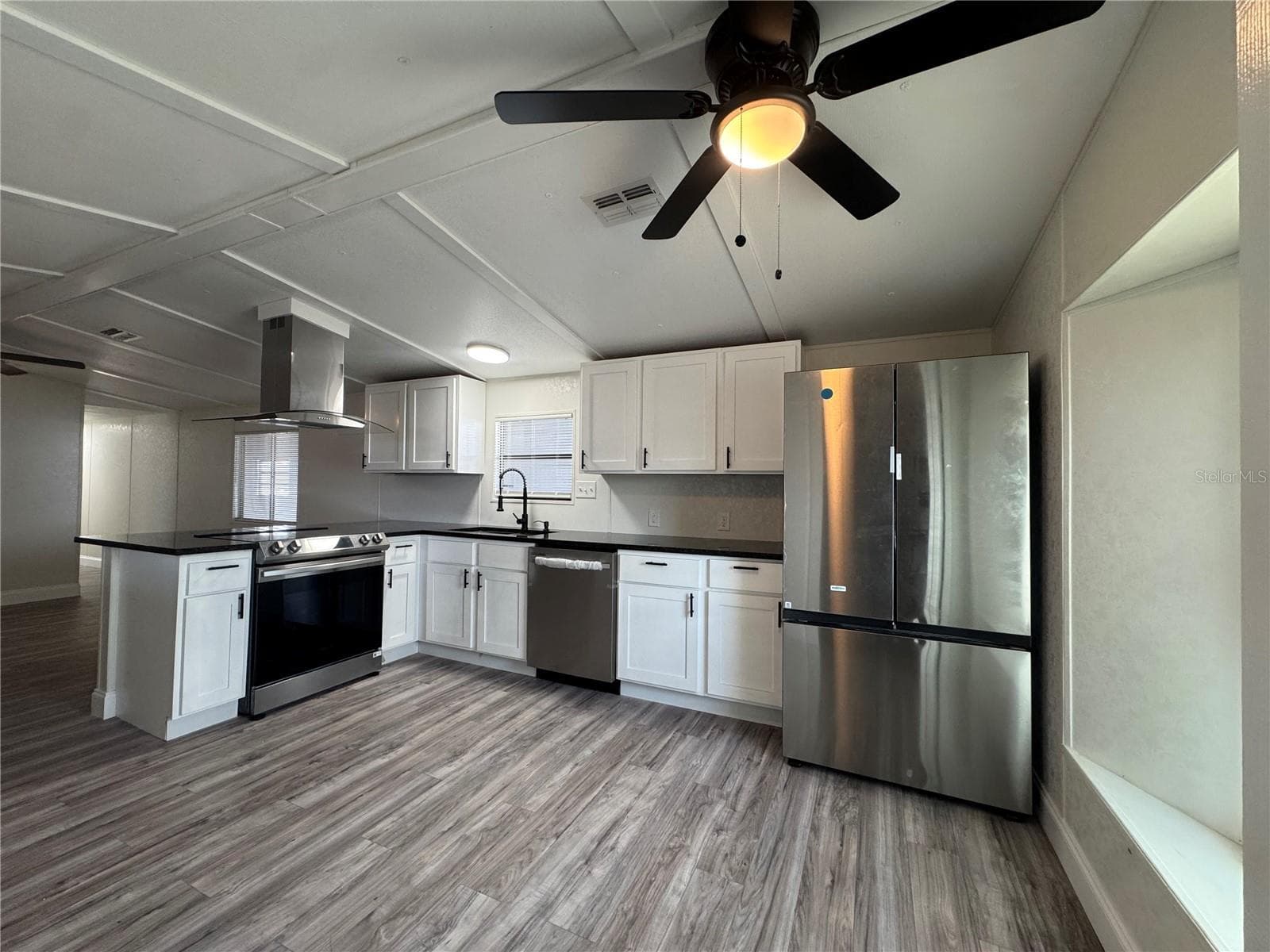 Manufactured Home at 5035 SOUTHSHORE DR, POLK CITY, photo 9 of 34