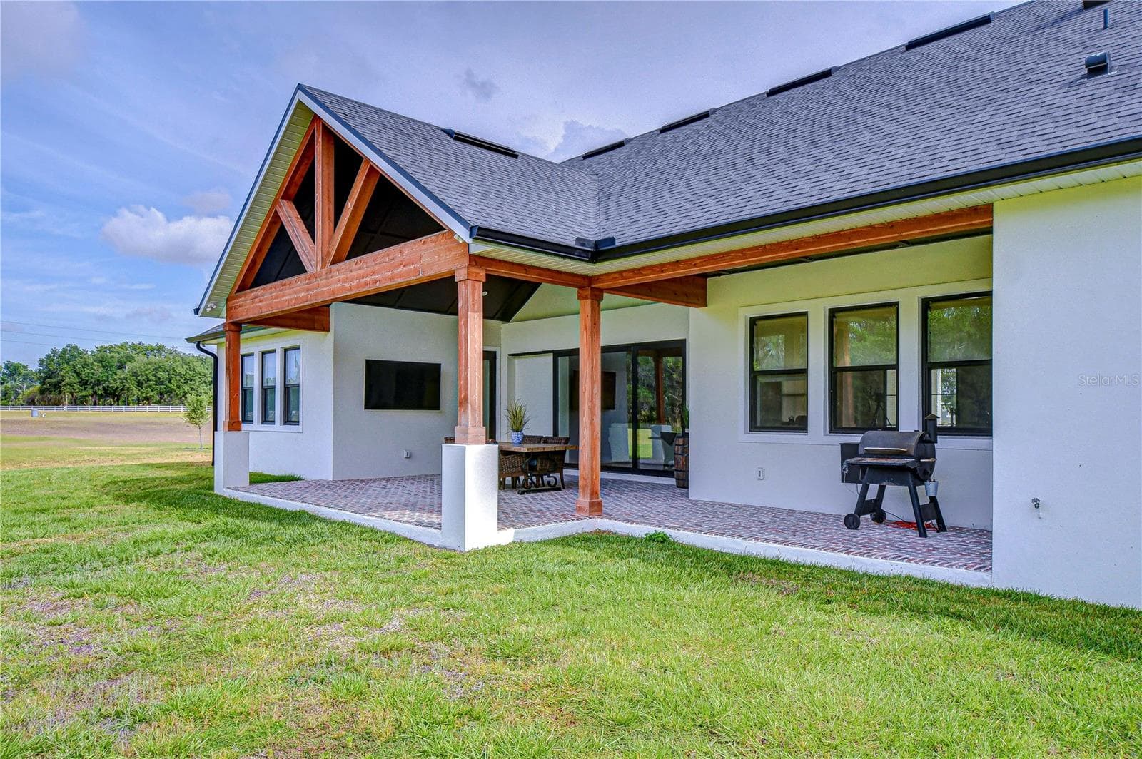 White brick front porch - 111 ALAFIA ESTATES LN, LITHIA