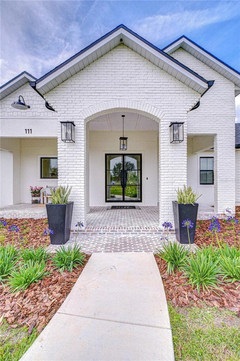 White brick front porch - 111 ALAFIA ESTATES LN, LITHIA