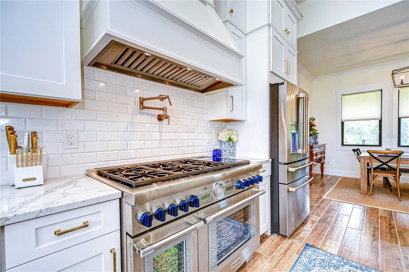 Thermador gas cooktop with electric oven - 111 ALAFIA ESTATES LN, LITHIA
