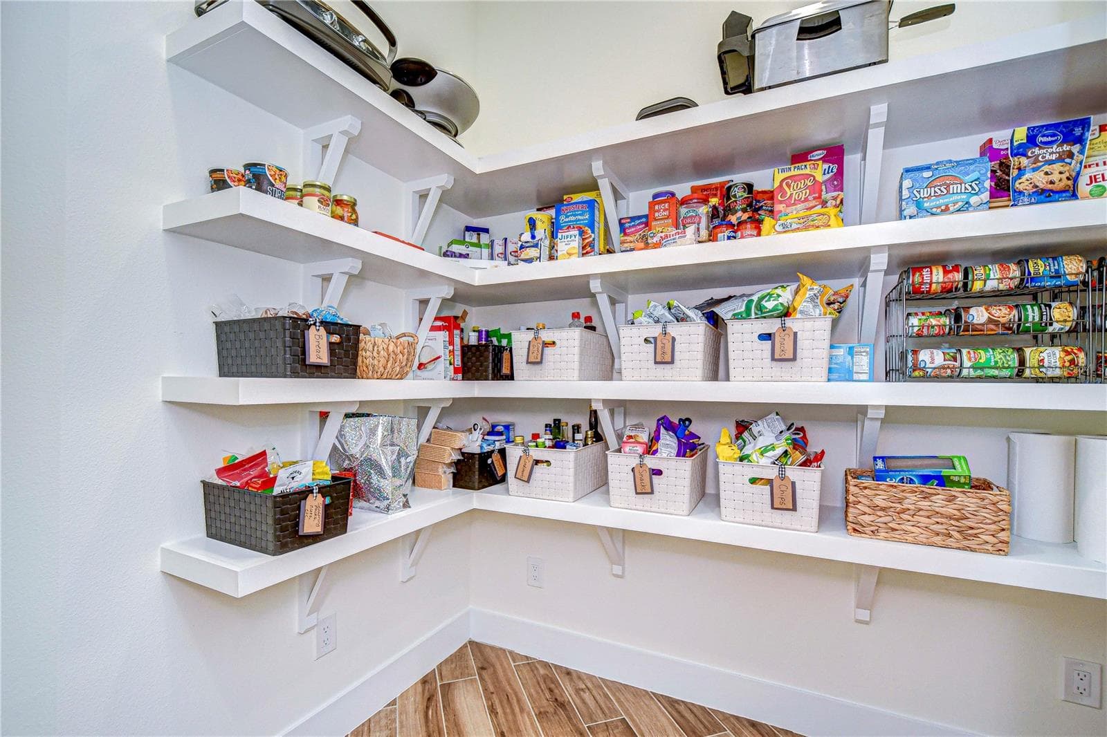 Butler’s pantry - 111 ALAFIA ESTATES LN, LITHIA