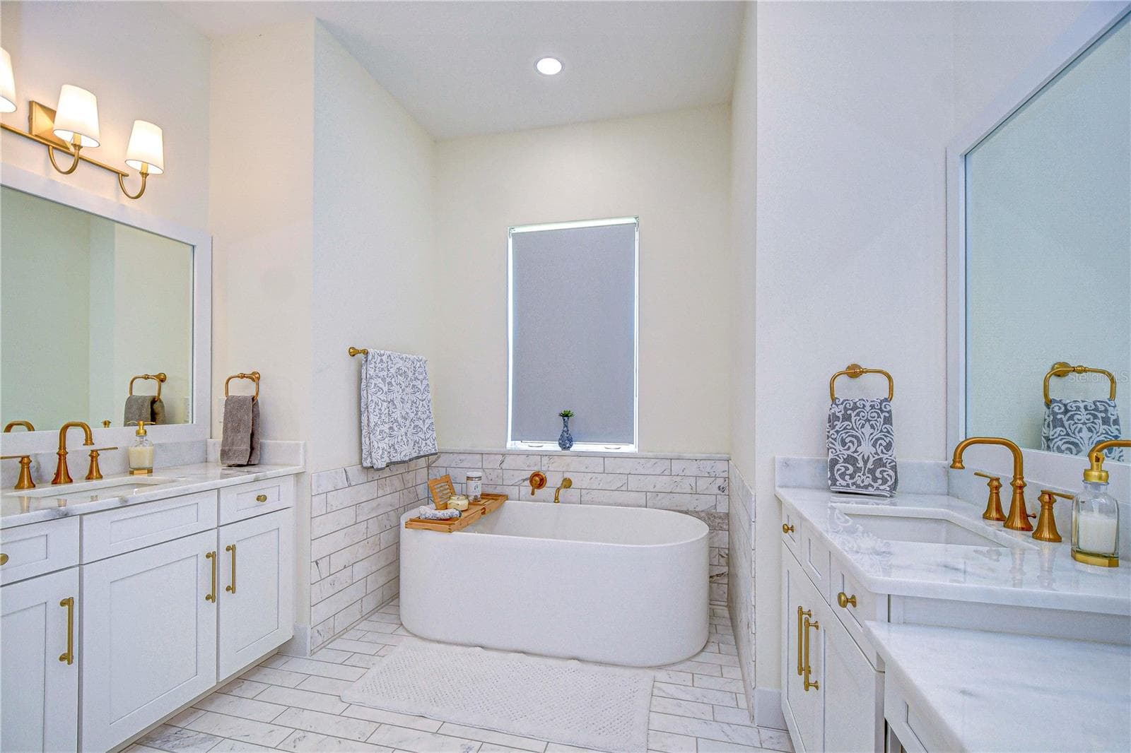 Soaking tub - 111 ALAFIA ESTATES LN, LITHIA