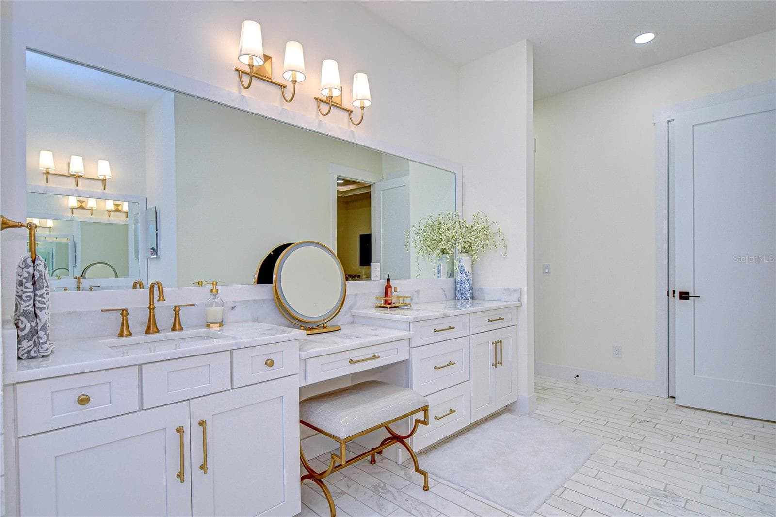 Ensuite bath with marble floors - 111 ALAFIA ESTATES LN, LITHIA
