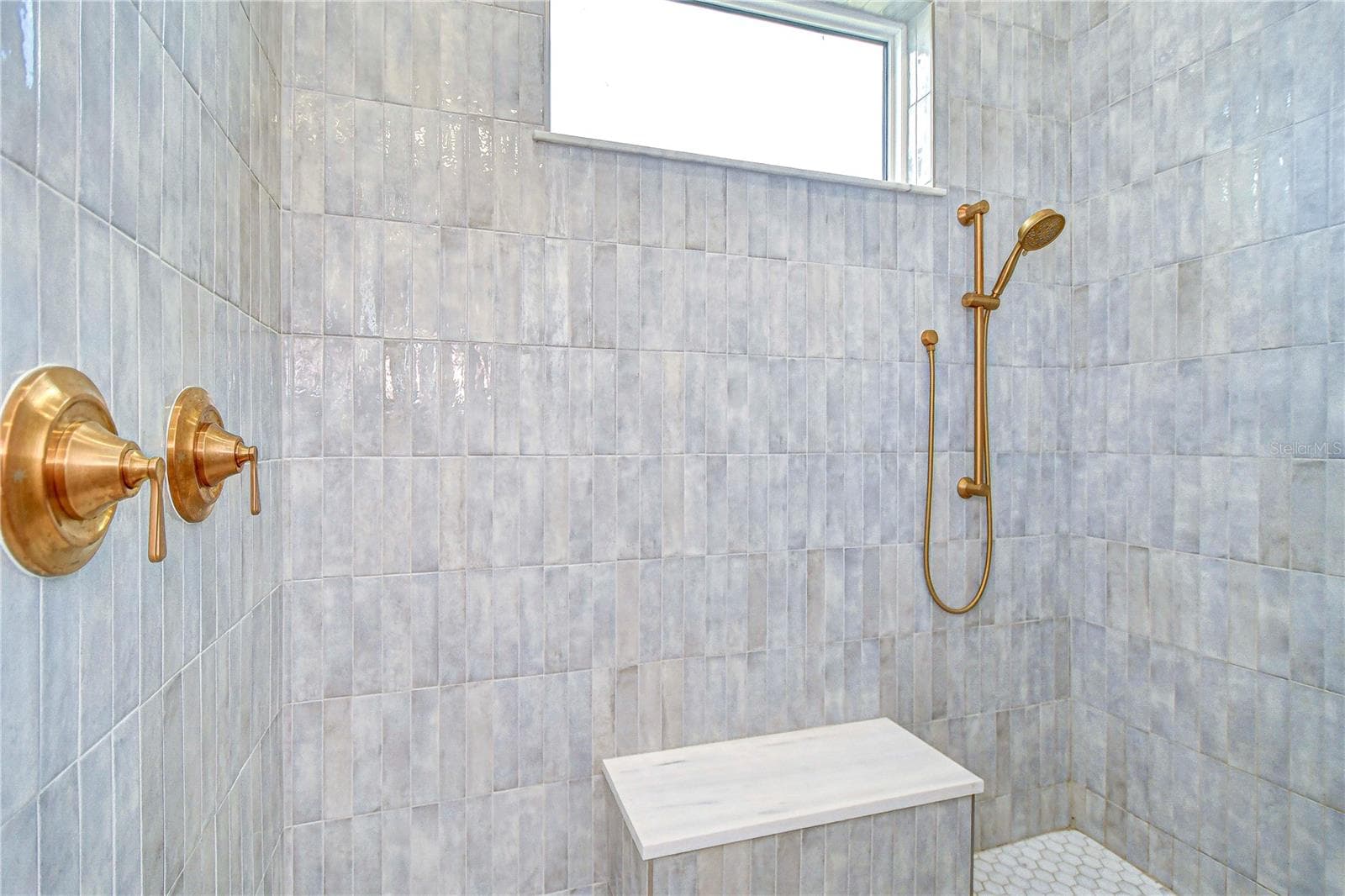 Huge walk-in shower - 111 ALAFIA ESTATES LN, LITHIA