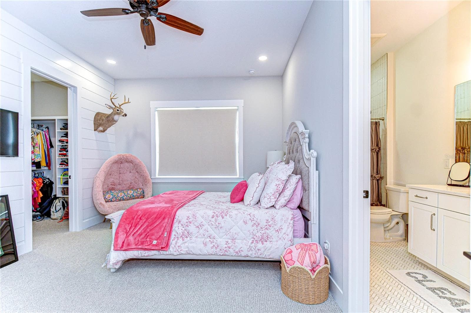Walk-in closet in one bedroom with bathroom - 111 ALAFIA ESTATES LN, LITHIA