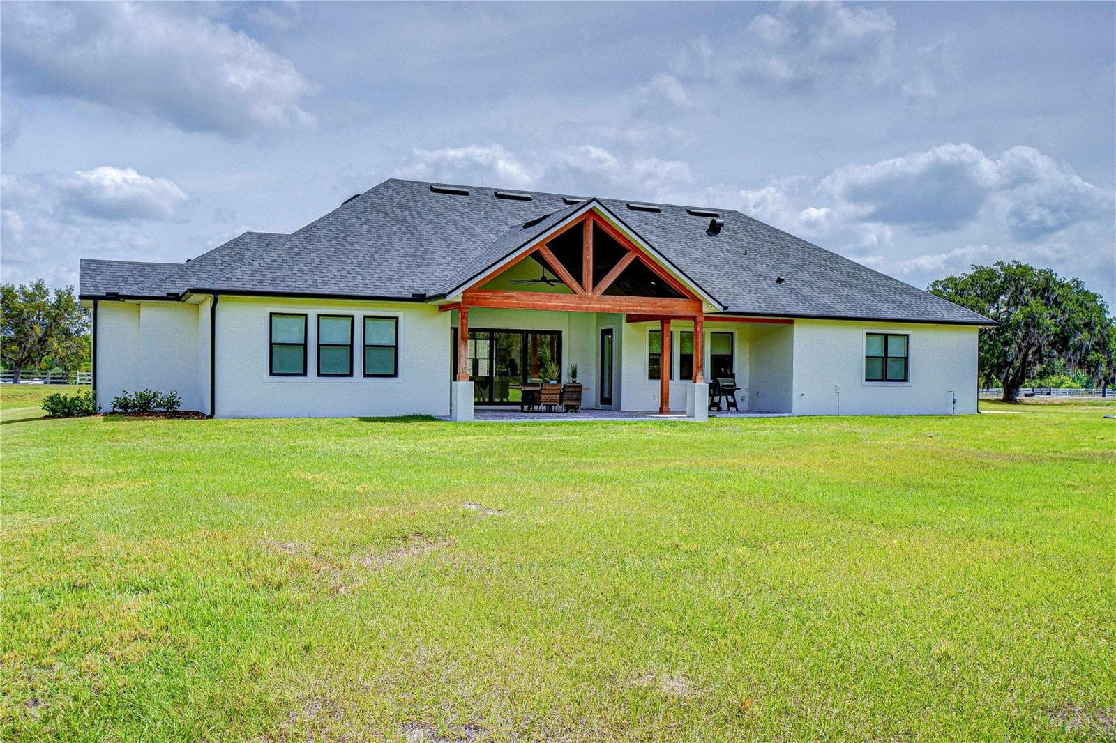 Front porch for outdoor enjoyment - 111 ALAFIA ESTATES LN, LITHIA