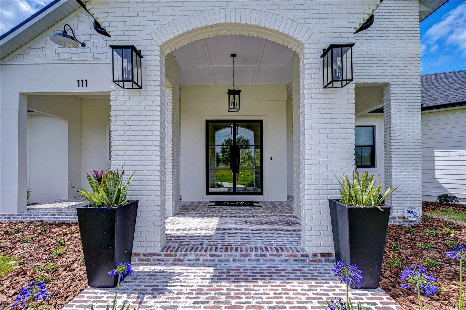 Curb appeal - 111 ALAFIA ESTATES LN, LITHIA