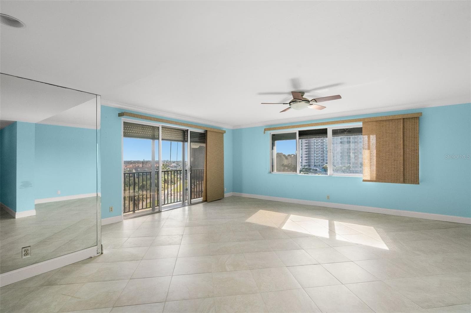 Front living room with west and south views - 1501 GULF BLVD #603, CLEARWATER BEACH