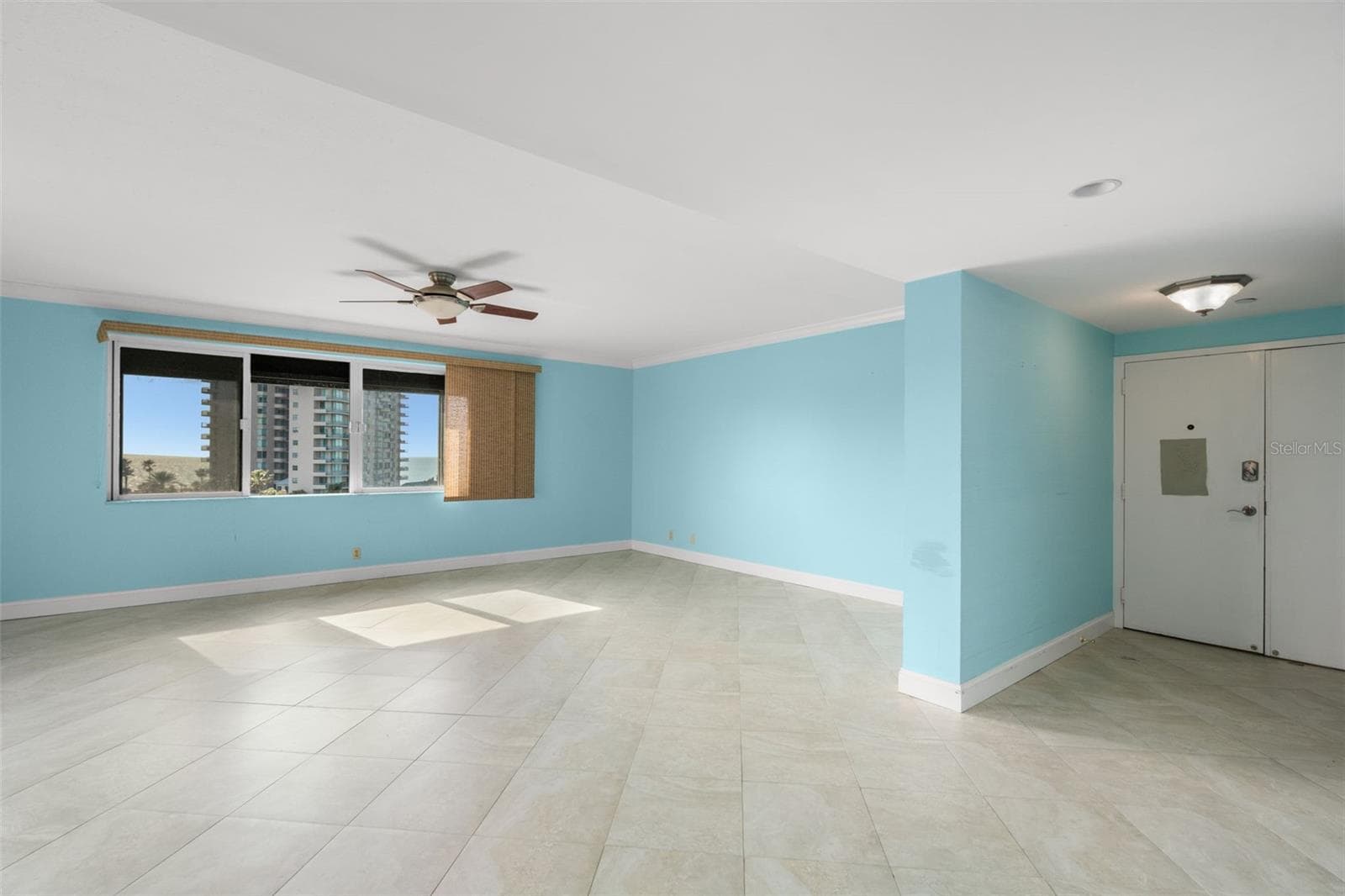 Entry door and front living room - 1501 GULF BLVD #603, CLEARWATER BEACH