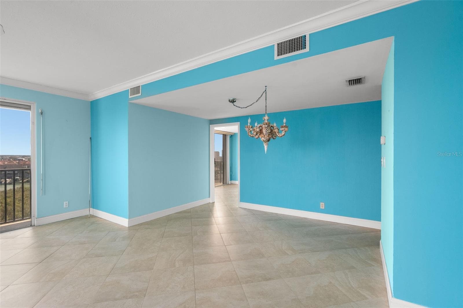Dining area in west living room - 1501 GULF BLVD #603, CLEARWATER BEACH