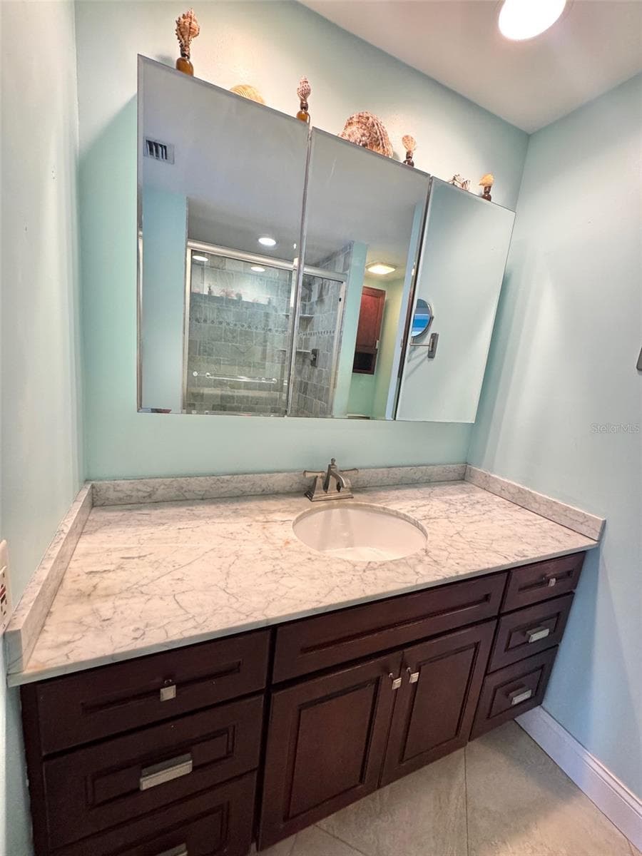 Primary bathroom - 1501 GULF BLVD #603, CLEARWATER BEACH