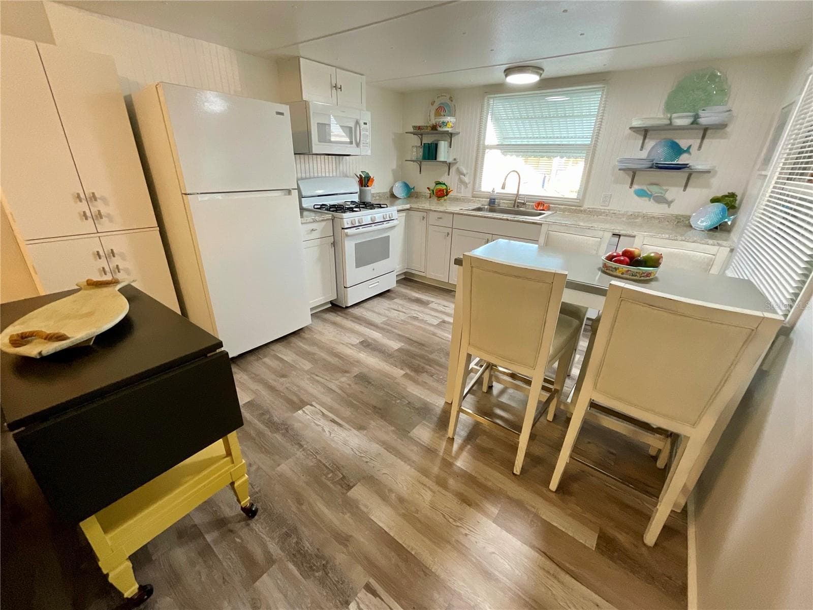 Modern kitchen. Within the past 4 years: Refrigerator, range oven, built-in microwave, dishwasher, sink & faucet, cabinets, laminate flooring throughout. - 6580 SEMINOLE BLVD #510, SEMINOLE