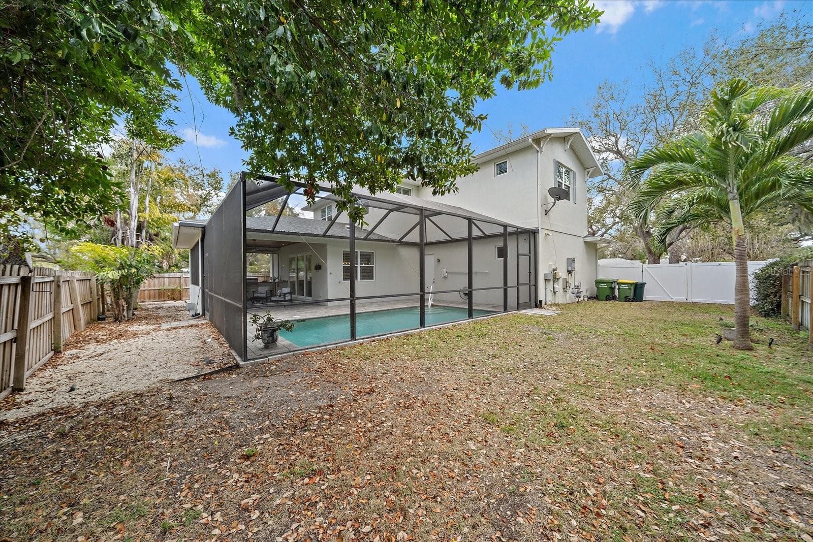Fully Fenced Backyard - 2207 WISTERIA ST, SARASOTA
