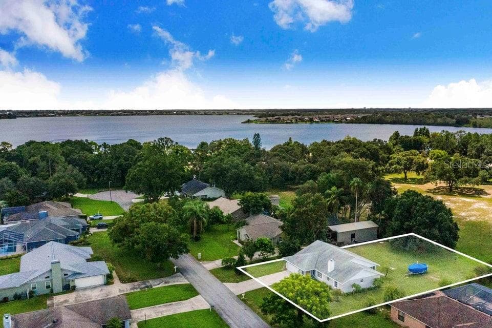 Single Family Residence at 910 LIBERTY LN, AUBURNDALE, photo 4 of 70