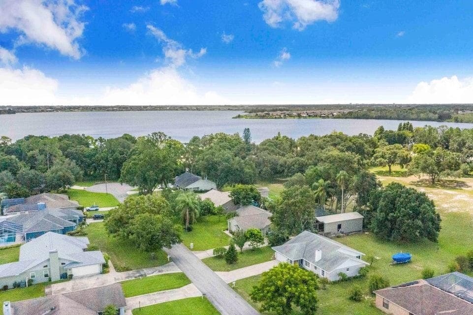 Single Family Residence at 910 LIBERTY LN, AUBURNDALE, photo 11 of 70