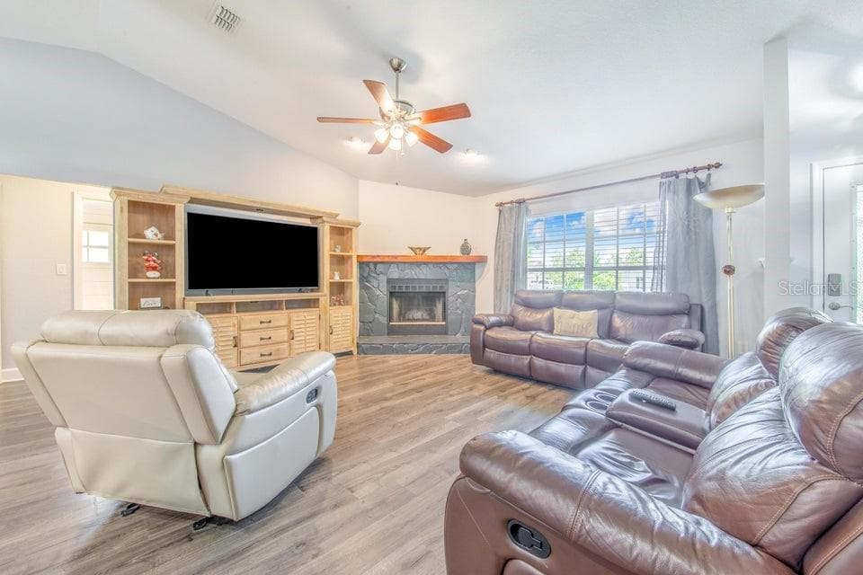 Single Family Residence at 910 LIBERTY LN, AUBURNDALE, photo 13 of 70