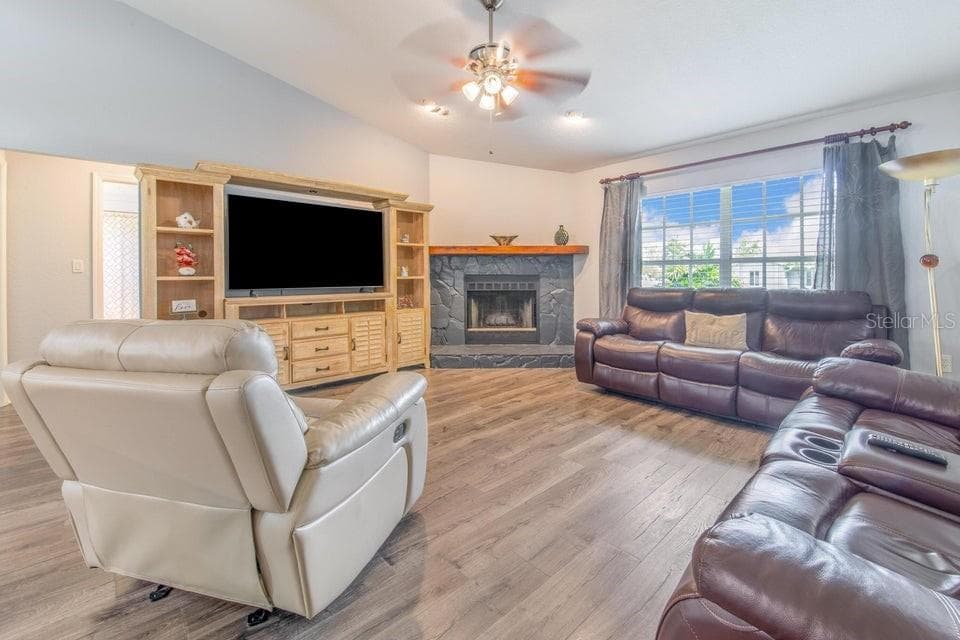 Single Family Residence at 910 LIBERTY LN, AUBURNDALE, photo 38 of 70