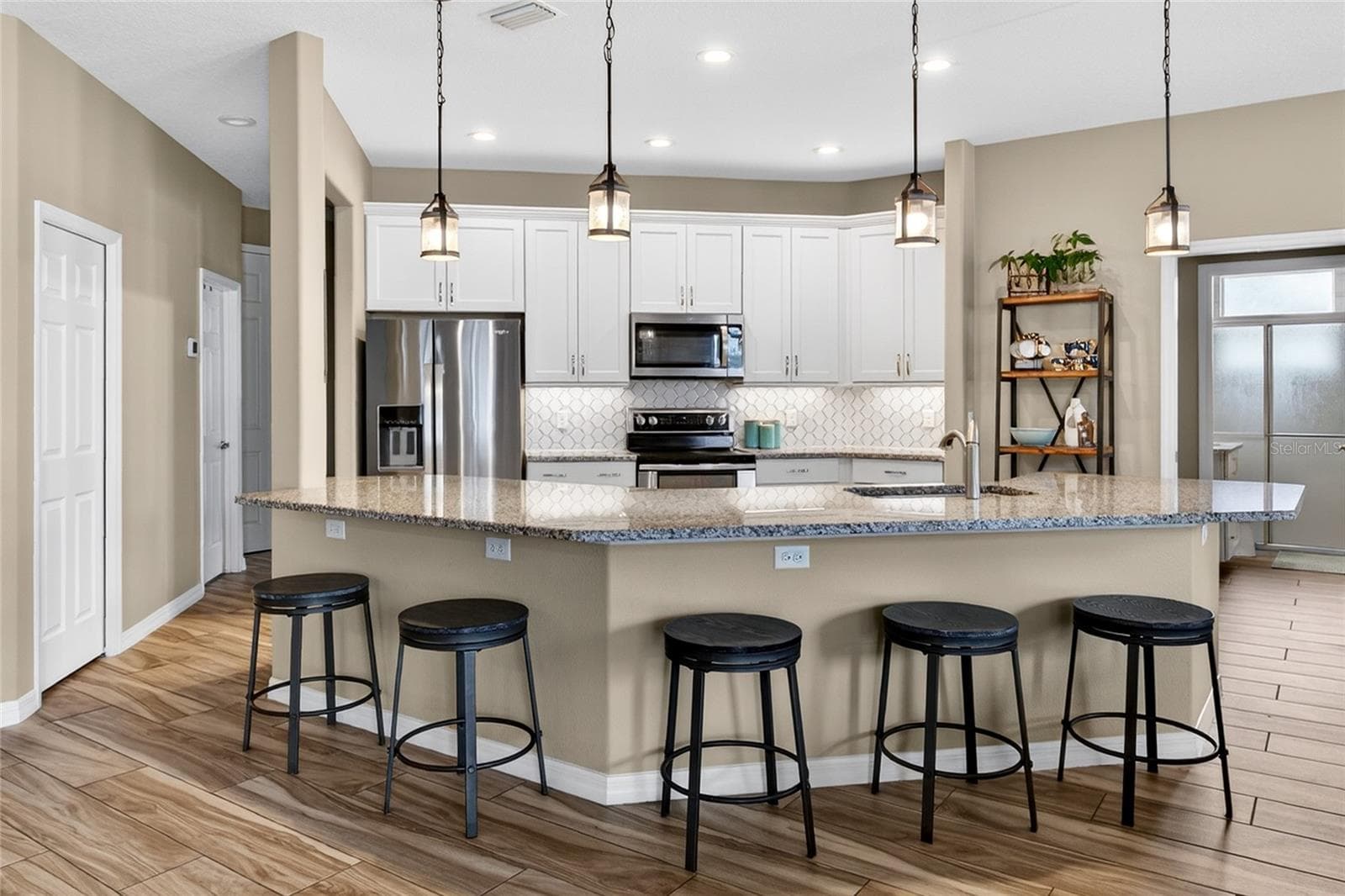 Single Family Residence at 36452 GRAND ISLAND OAKS CIR, GRAND ISLAND, photo 10 of 54