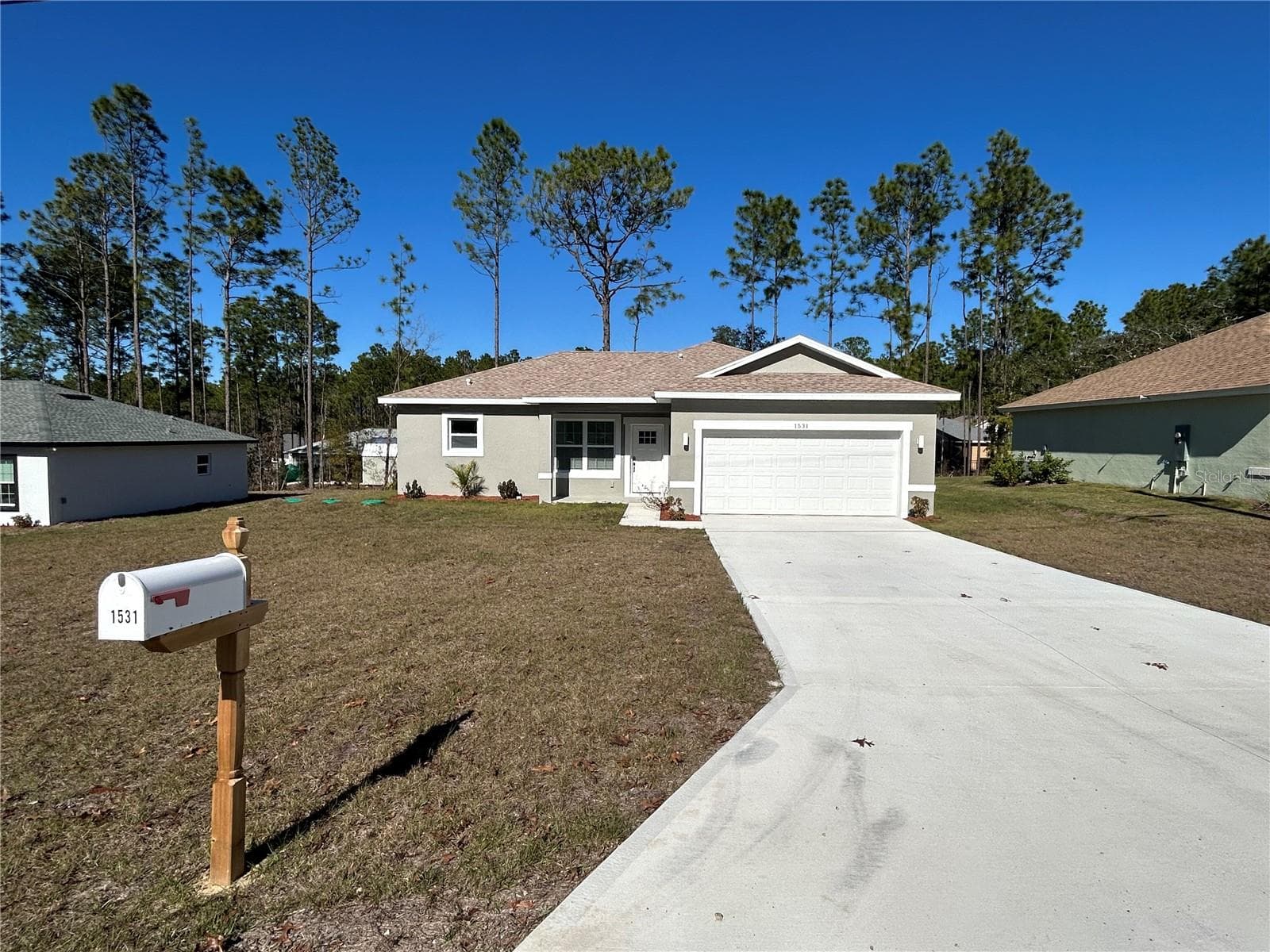 1531 W GAINSBORO LN