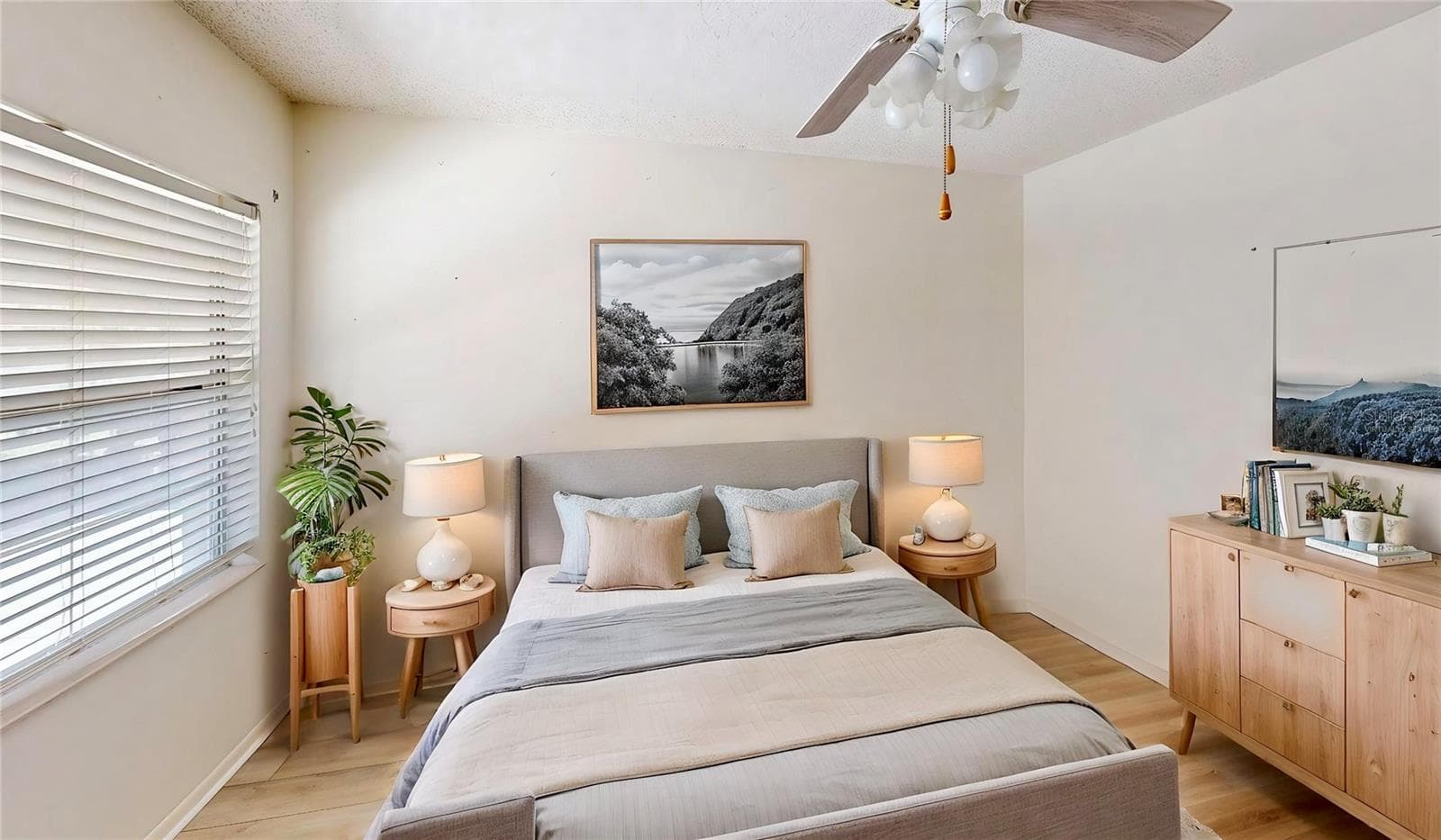 Virtually Staged - 404 E ORLANDO AVE #8B, OCOEE