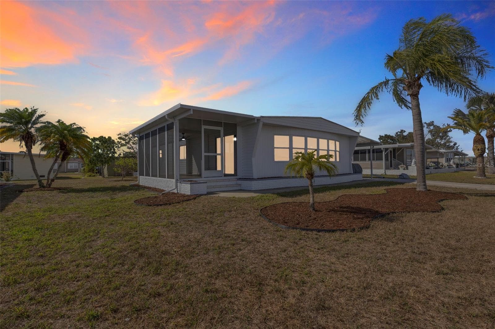 Manufactured Home at 517 LOS ALTOS, NORTH PORT, photo 3 of 32