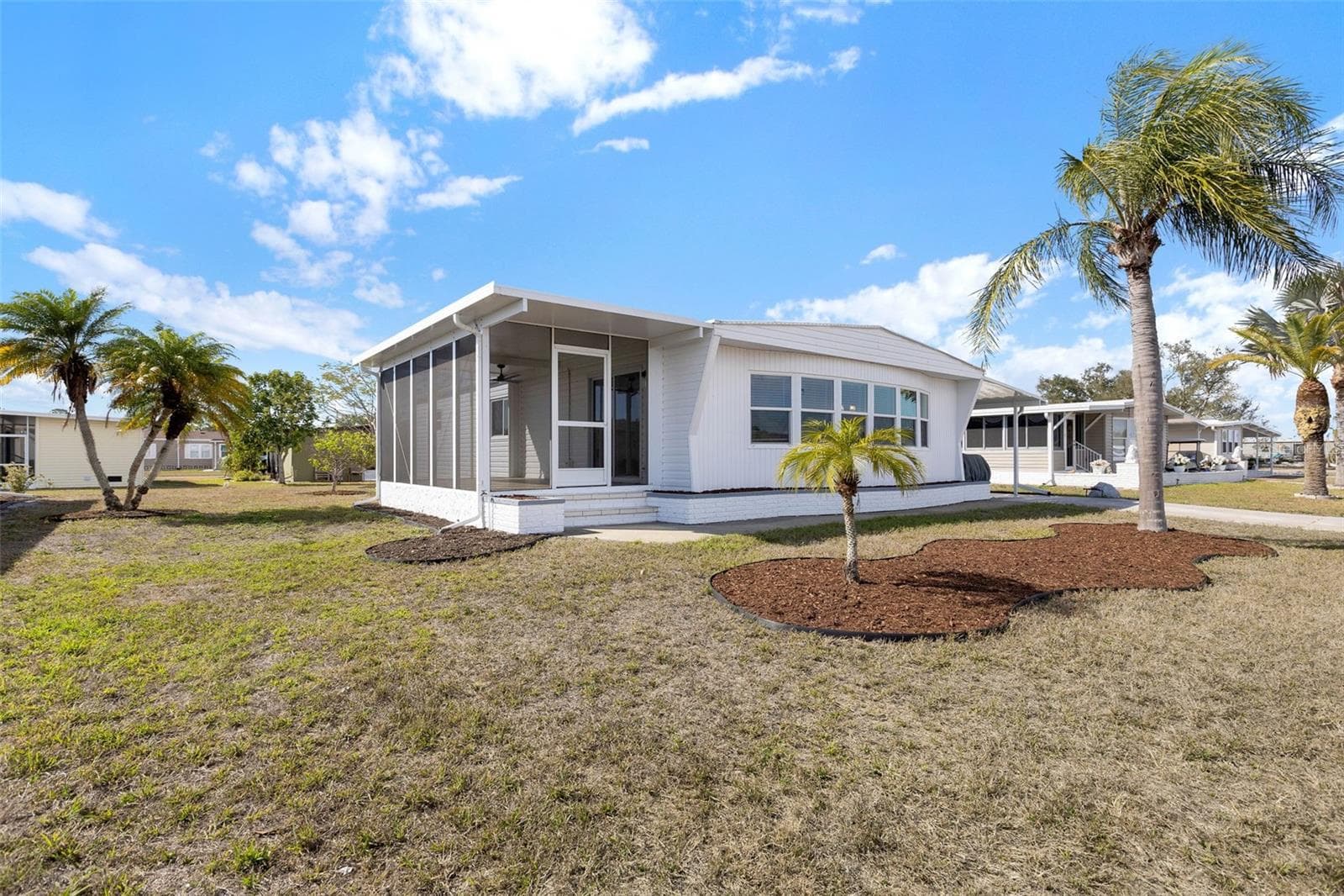 Manufactured Home at 517 LOS ALTOS, NORTH PORT, photo 4 of 32