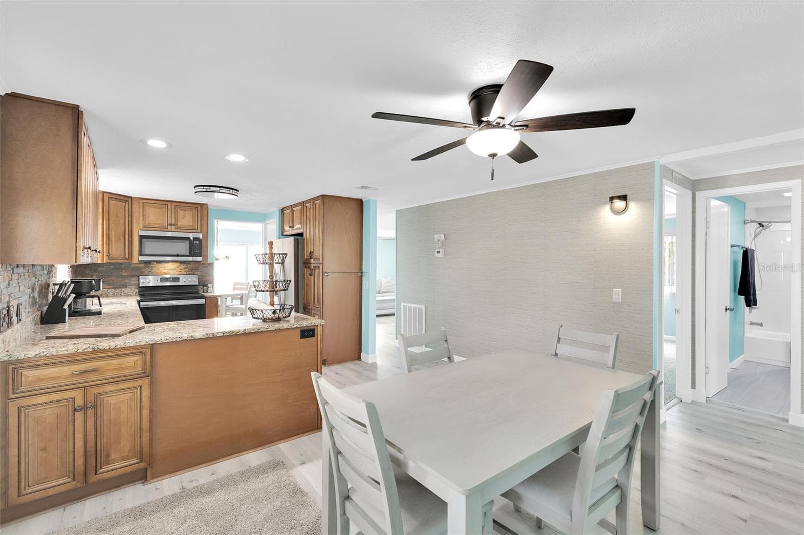 Manufactured Home at 517 LOS ALTOS, NORTH PORT, photo 5 of 32