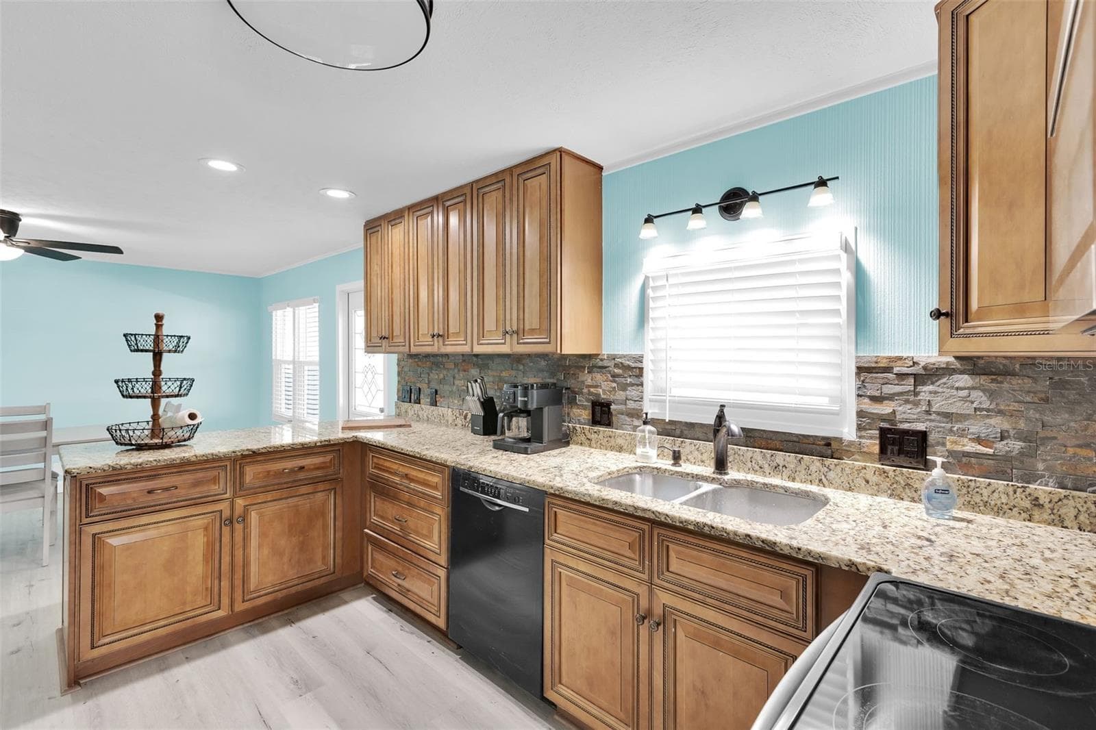 Manufactured Home at 517 LOS ALTOS, NORTH PORT, photo 7 of 32