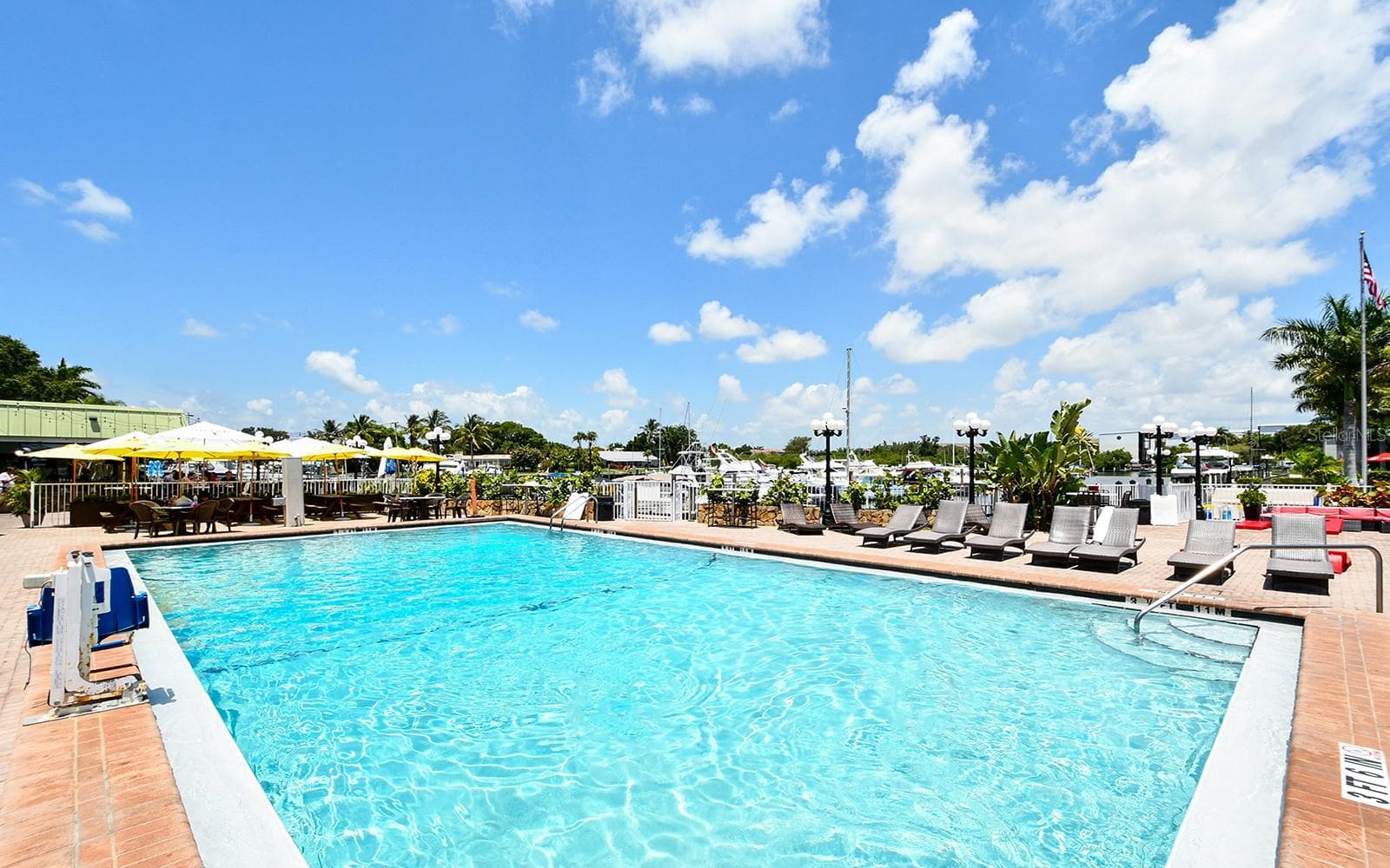 Condo - Hotel at 7150 N TAMIAMI TRL #S-612, SARASOTA, photo 16 of 25
